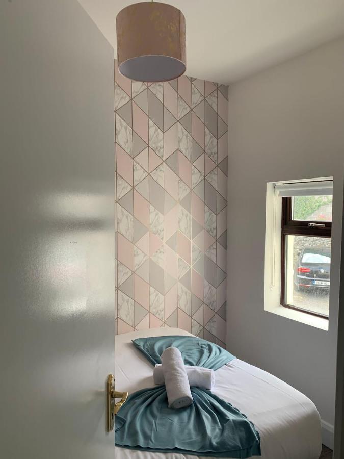 14 Eyre Square Lane *