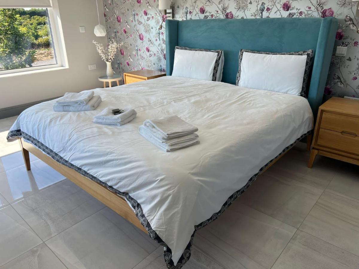 Exquisite Luxury - Sleeps 10 Villa Galway