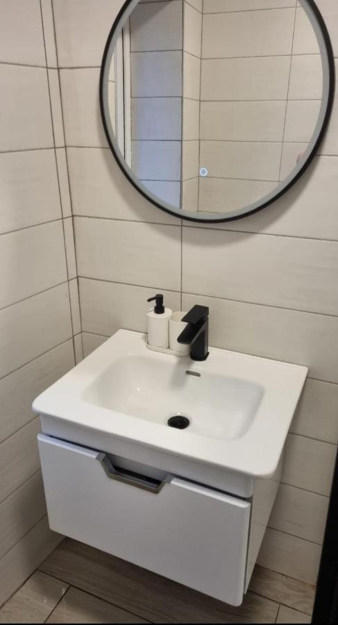 3 Eyre Square Lane Apartment *