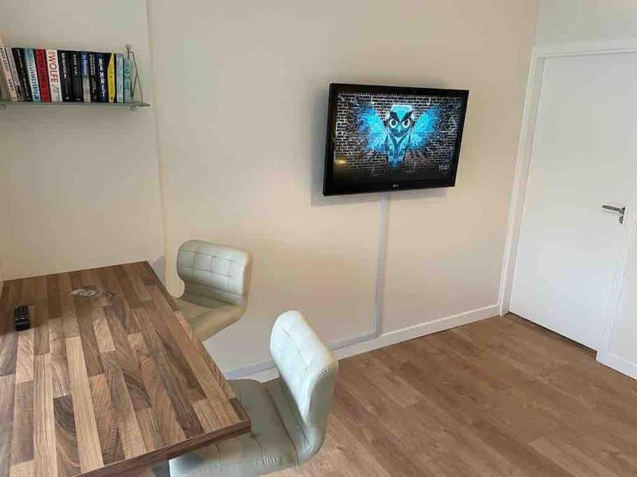 Beautiful One Bedroom In Apartment