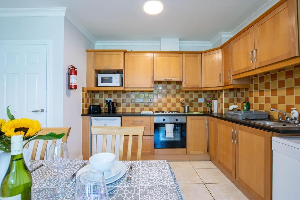 103 - The Townhouse At Gort Na Coiribe By Shortstays Holiday home