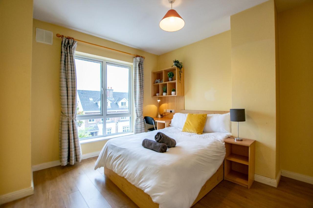 87 - 4 Bedroom Townhouse With Parking * Galway