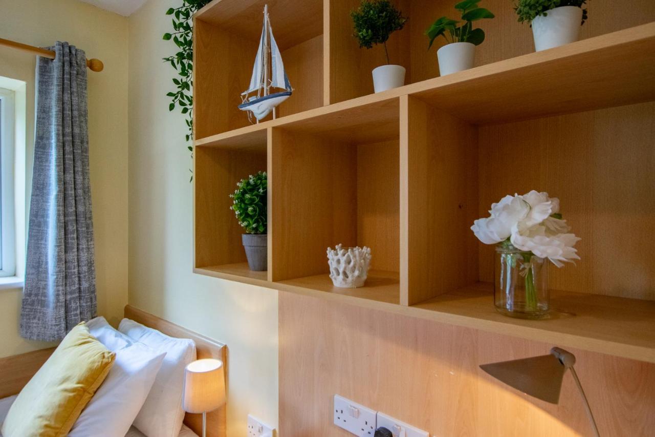 87 - 4 Bedroom Townhouse With Parking *