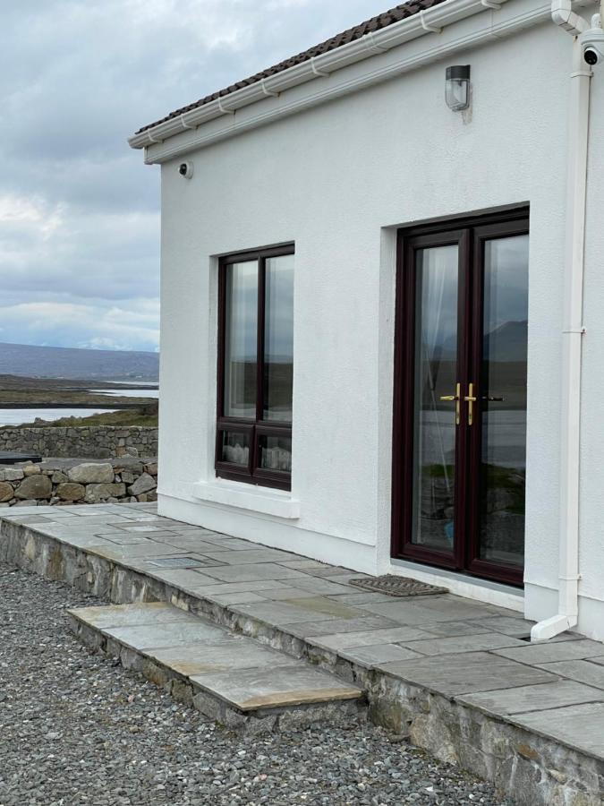 At Island Cottage, Inishnee, Roundstone Apartment