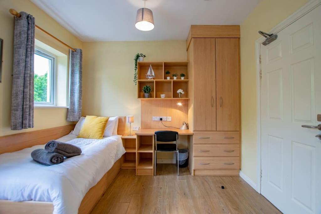Holiday home 121 - Center 4 Bedroom Townhouse, Sleeps 6 Galway