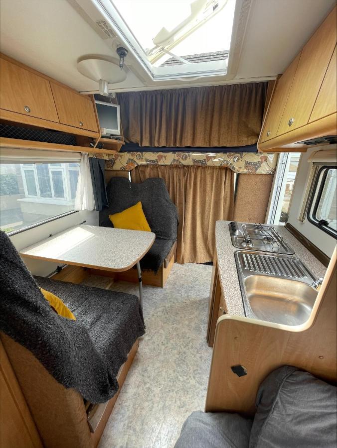 The Cosy Camper At Rockfield Park Apartment