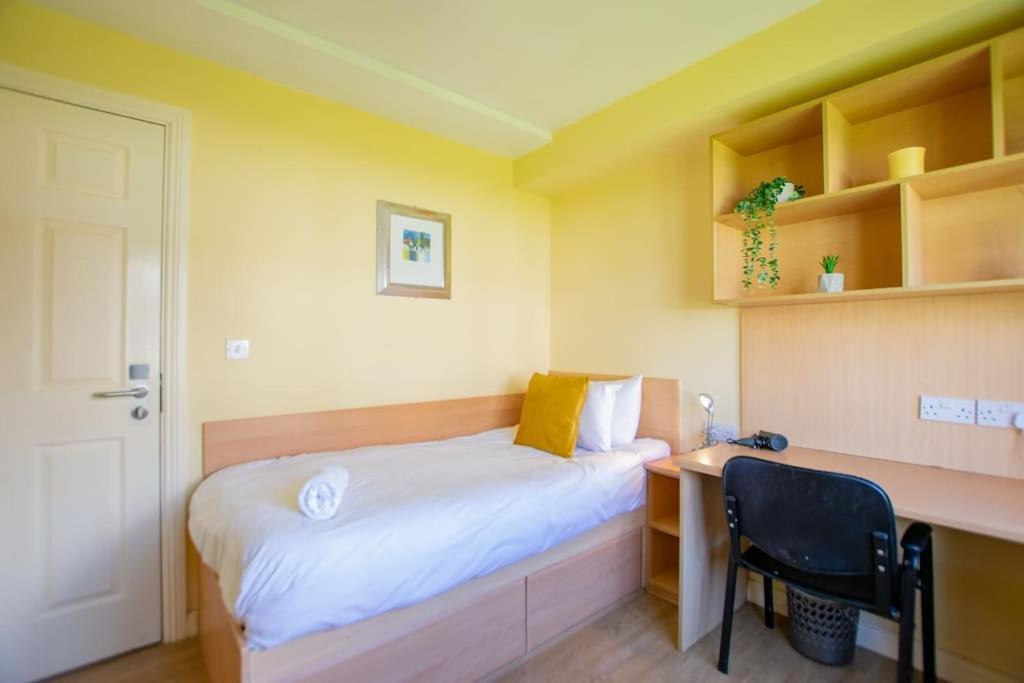 107 - Spacious Townhouse By Shortstays Holiday home *