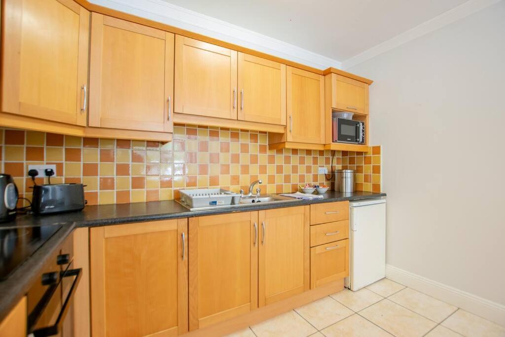 107 - Spacious Townhouse By Shortstays Galway
