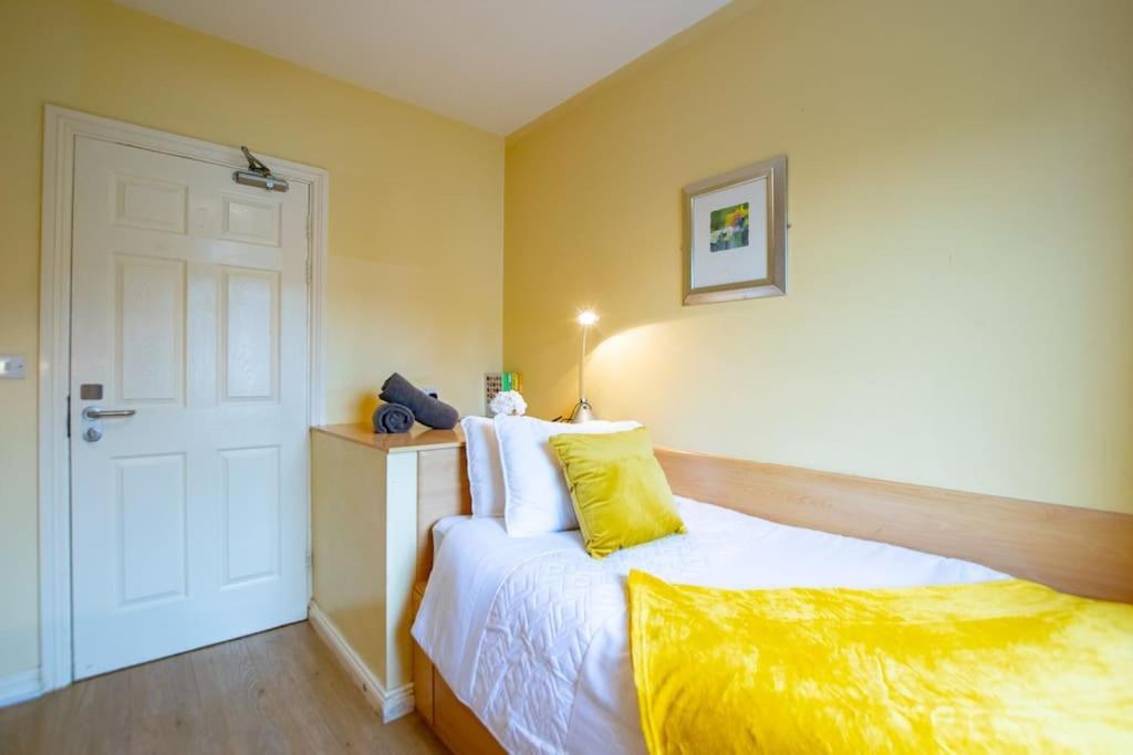 22 - Spacious Duplex By Shortstays * Galway
