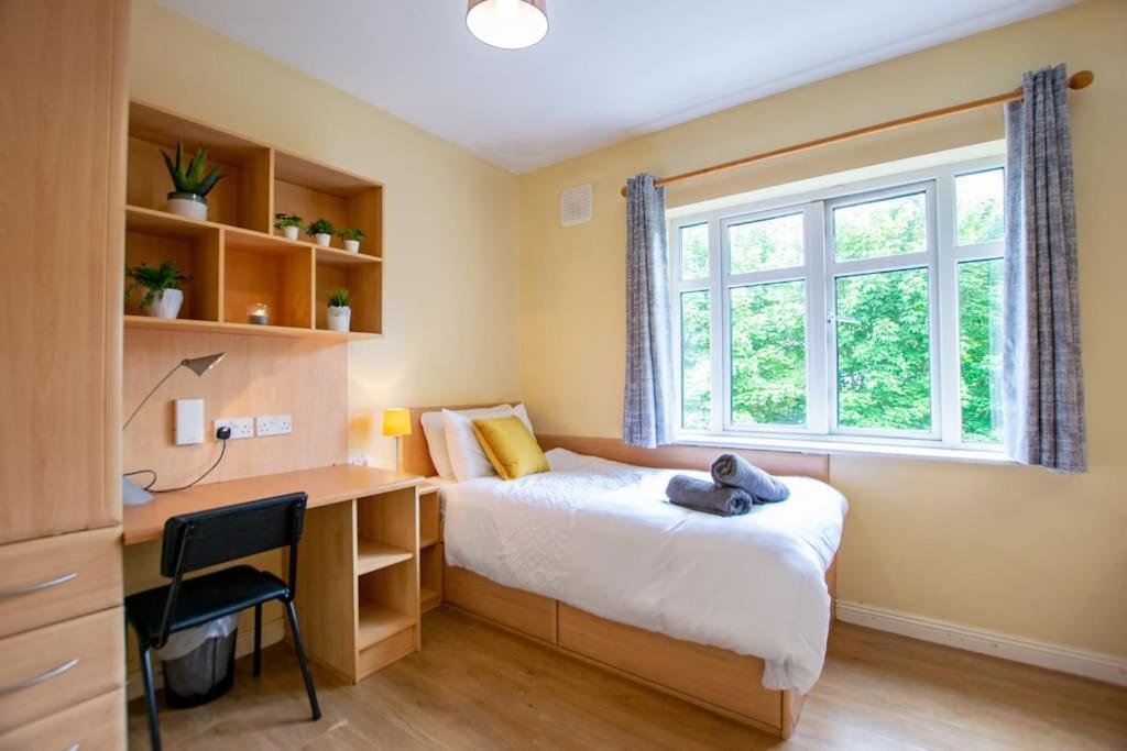 Holiday home 22 - Spacious Duplex By Shortstays *