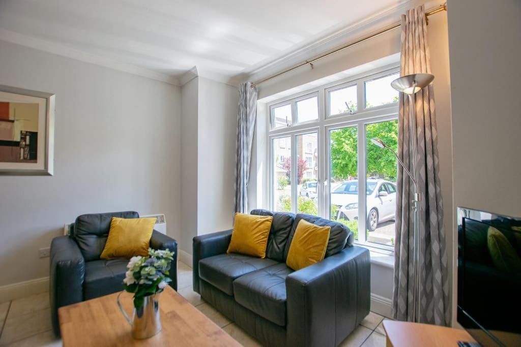 90 - Roomy Townhouse By Shortstays Holiday home *