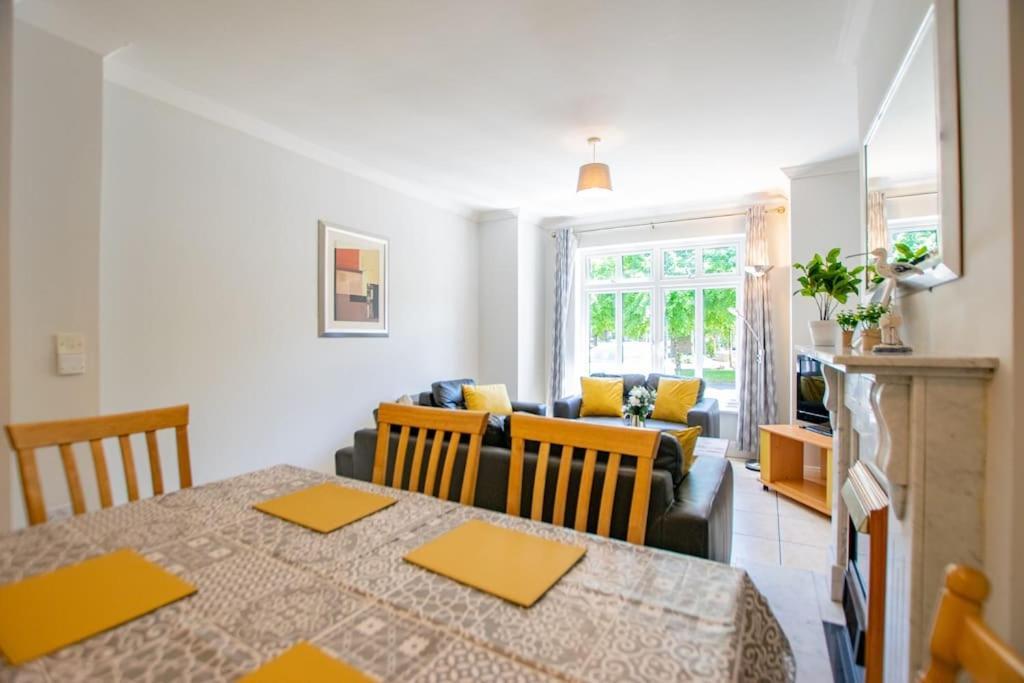 Holiday home 90 - Roomy Townhouse By Shortstays *