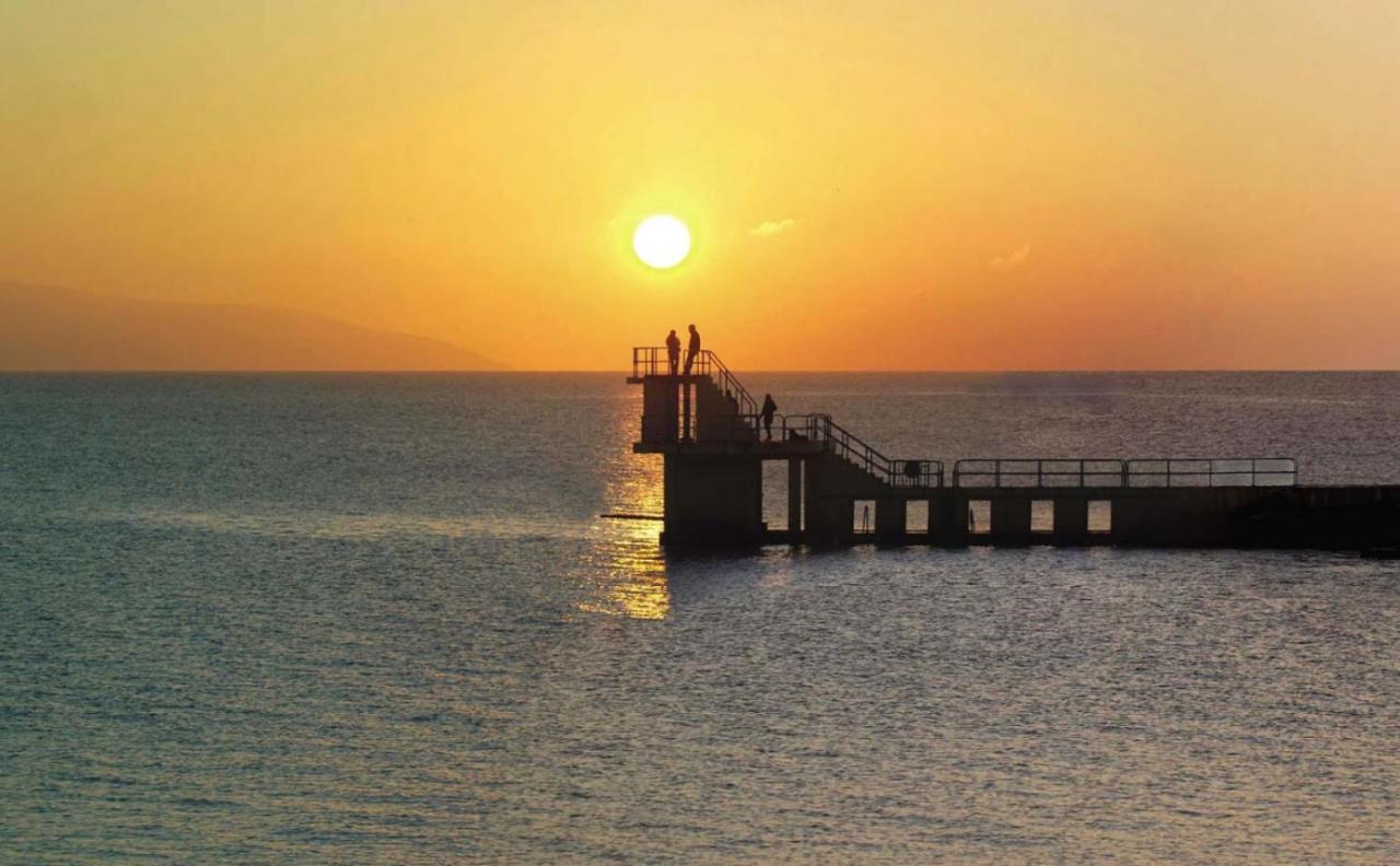 Quiet Luxury Walk To The Sea Bed & Breakfast *