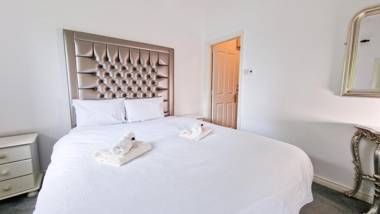 Stylish 3 Bedroom House Apartment *