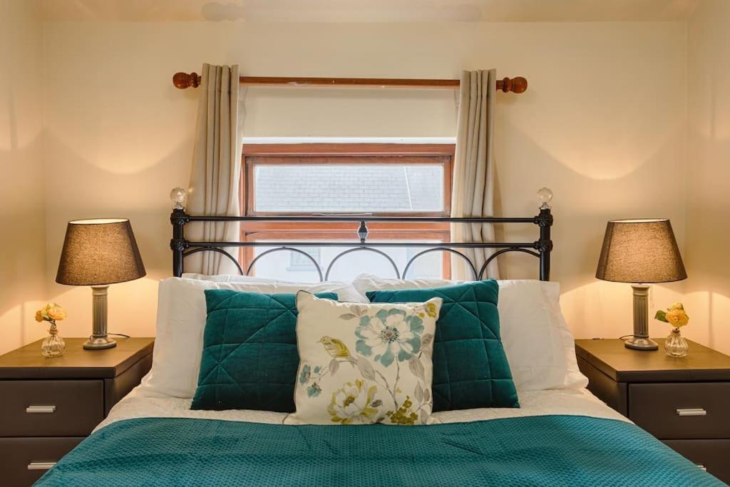 Apartment Center-3 Min Walk To Town Square *