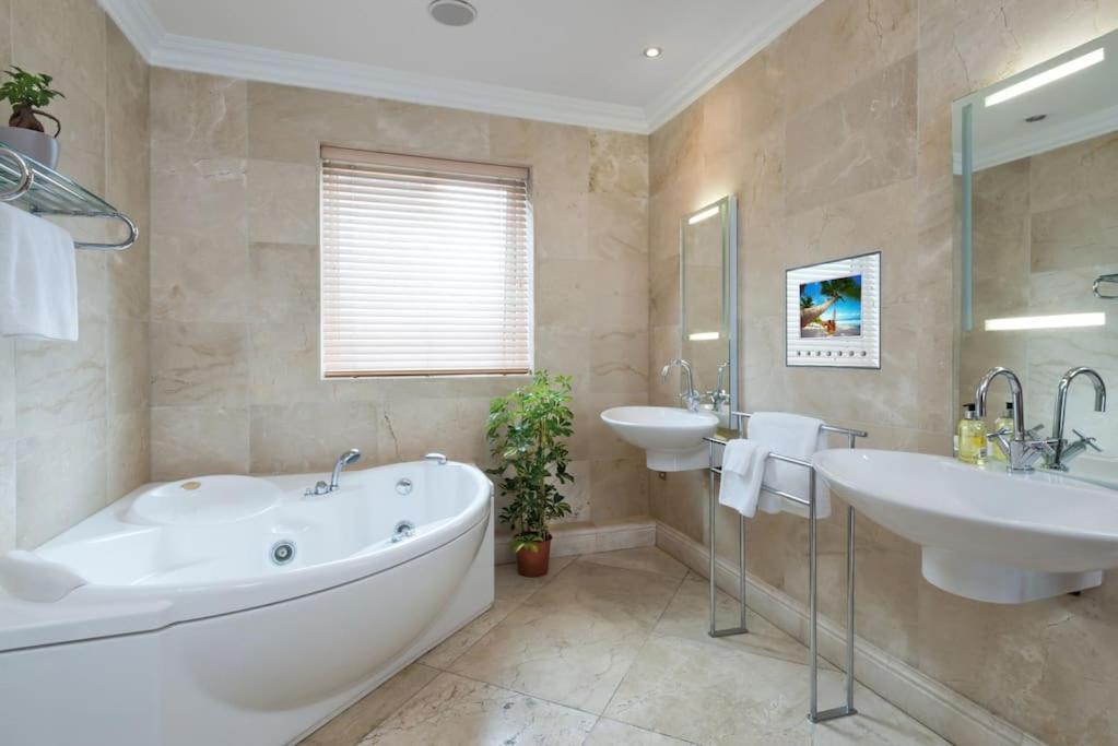 Luxury Center Penthouse - Location Apartment Galway
