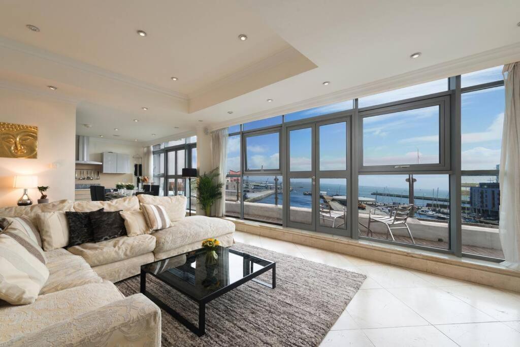 Luxury Center Penthouse - Location Galway