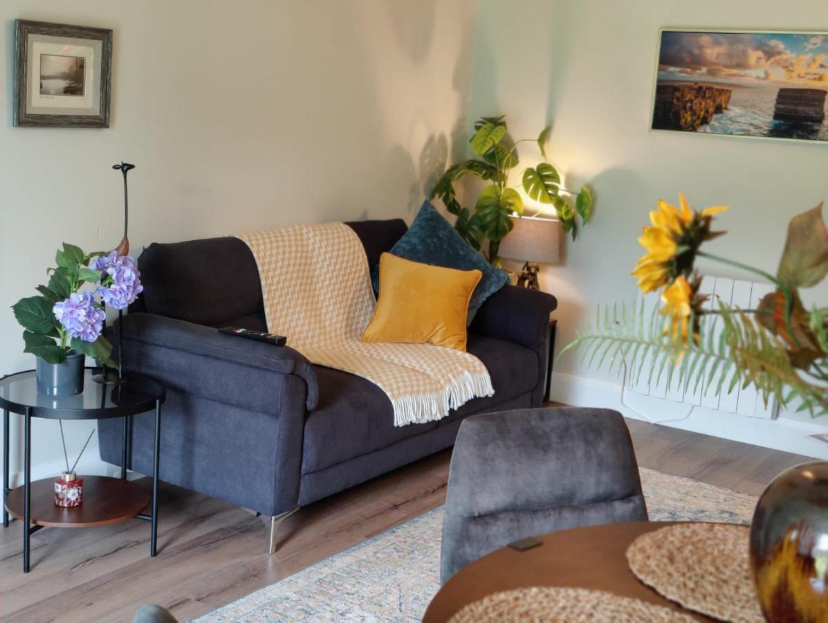 Apartment Butterfly - Entire Within 5km Of Galway