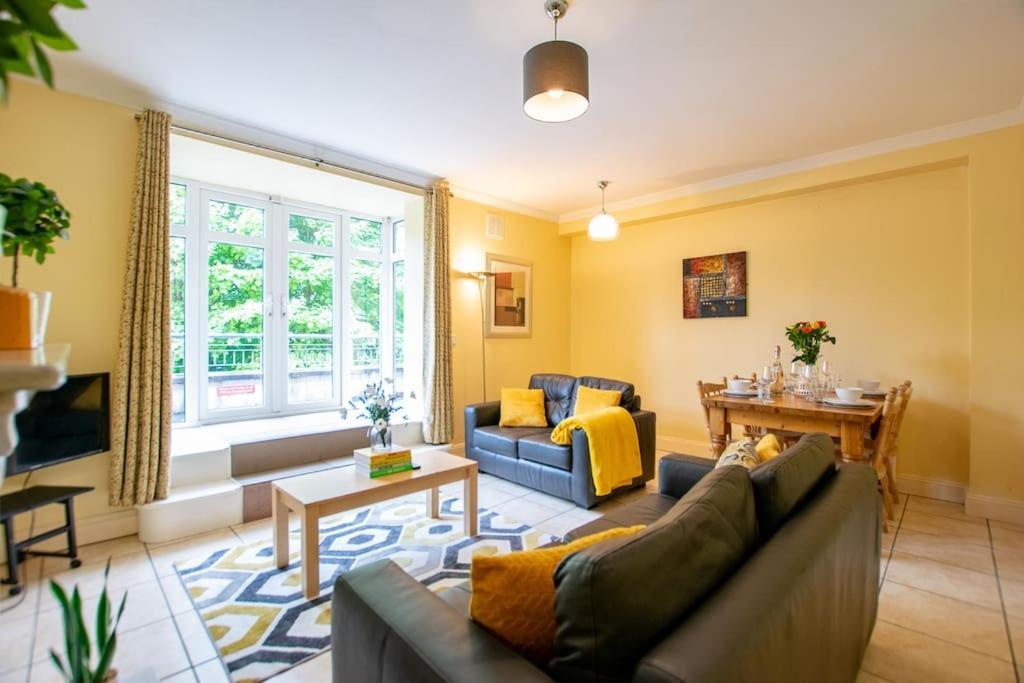 122 - Large Duplex With Parking By Shortstays Holiday home Galway