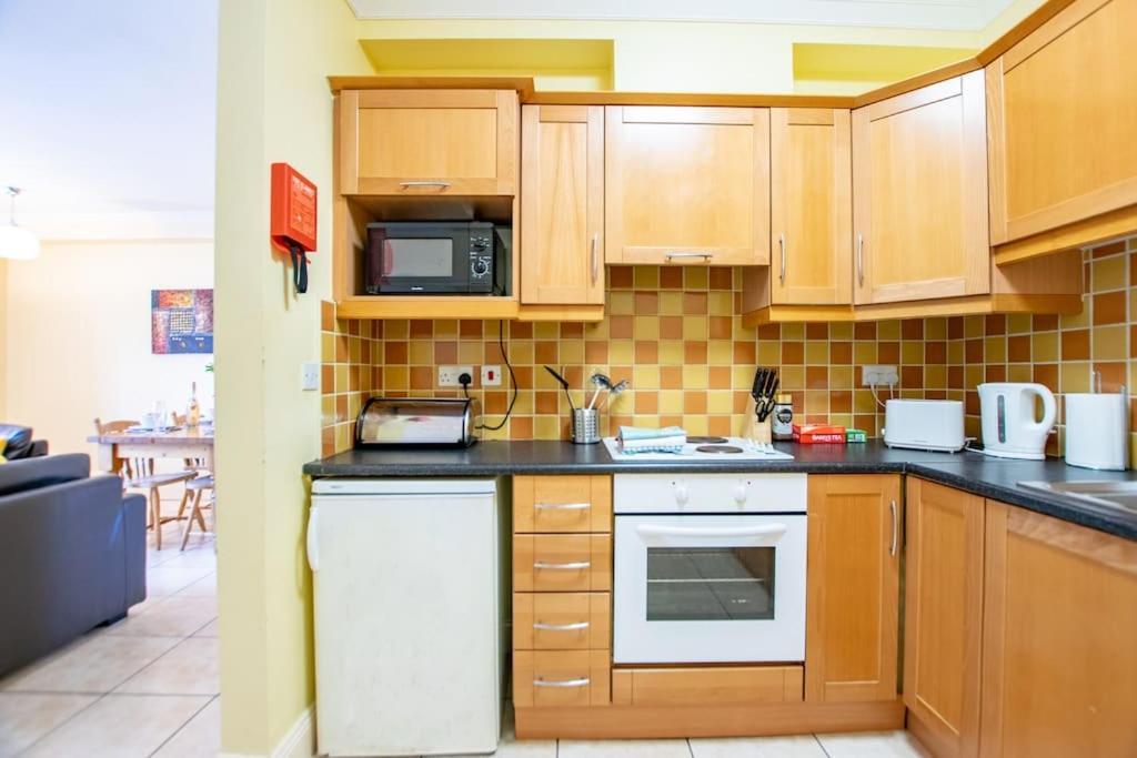 122 - Large Duplex With Parking By Shortstays *