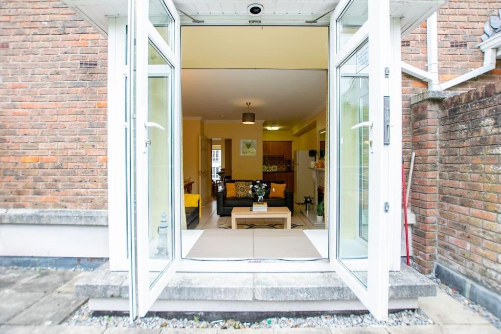 122 - Large Duplex With Parking By Shortstays * Galway