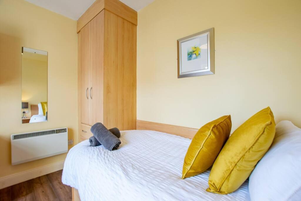 122 - Large Duplex With Parking By Shortstays Holiday home