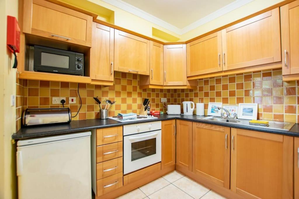 122 - Large Duplex With Parking By Shortstays Holiday home