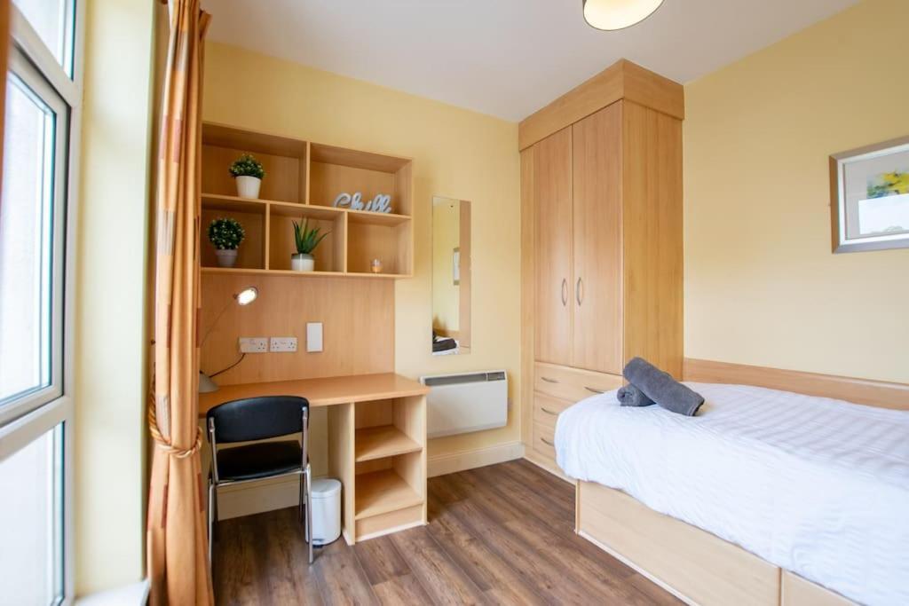 122 - Large Duplex With Parking By Shortstays * Galway
