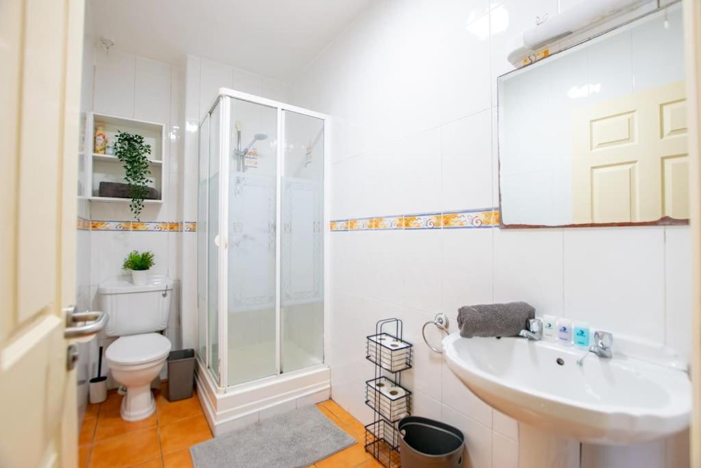 122 - Large Duplex With Parking By Shortstays Holiday home