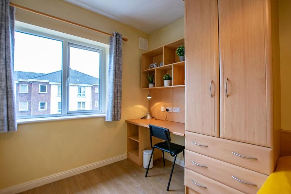 122 - Large Duplex With Parking By Shortstays Holiday home Galway