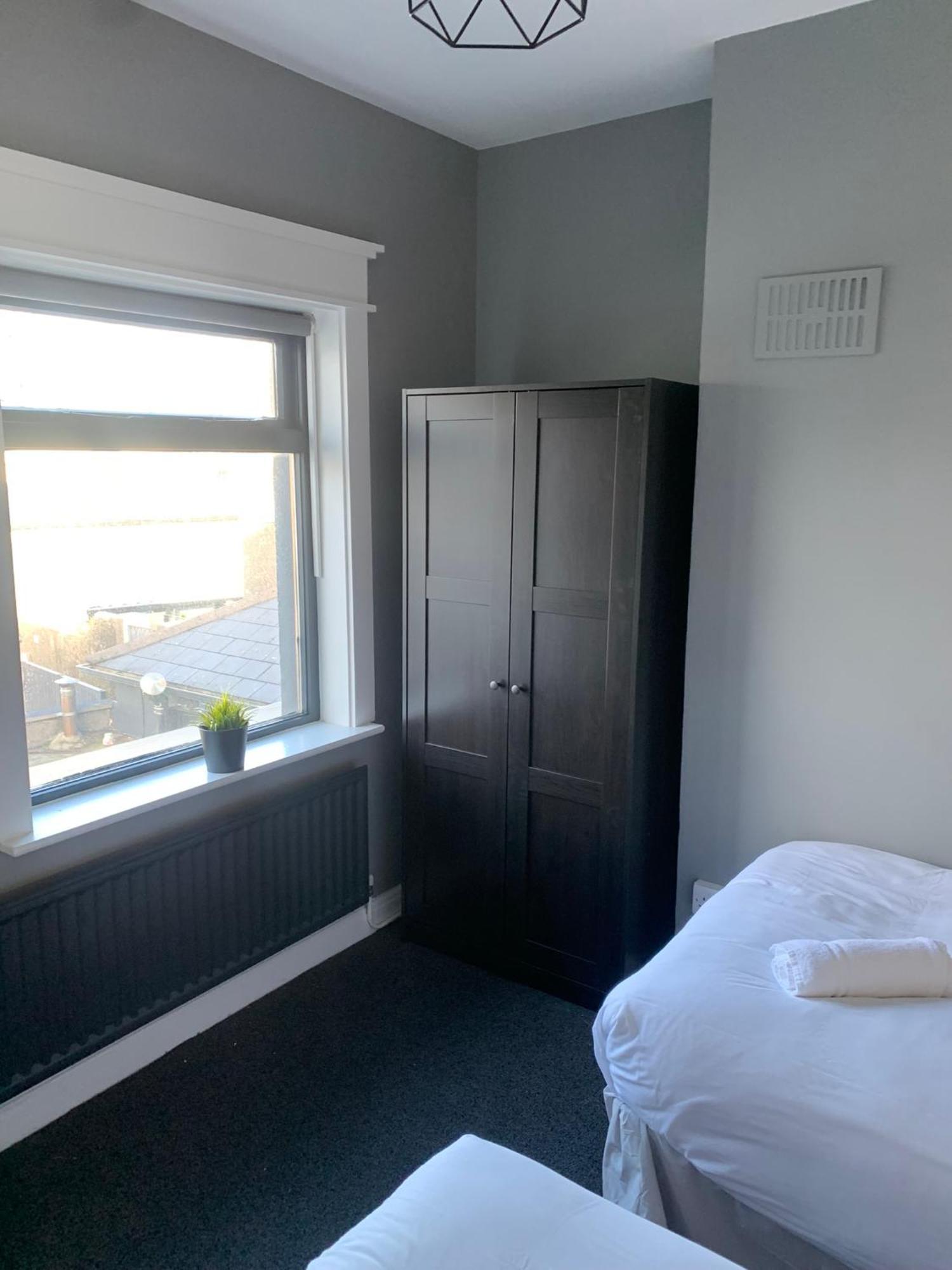 Twelve - Boutique -galway Centre -6 Bed En-suite - Free Parking