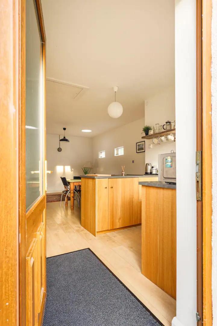 Spacious Modern One Bedroom Apartment