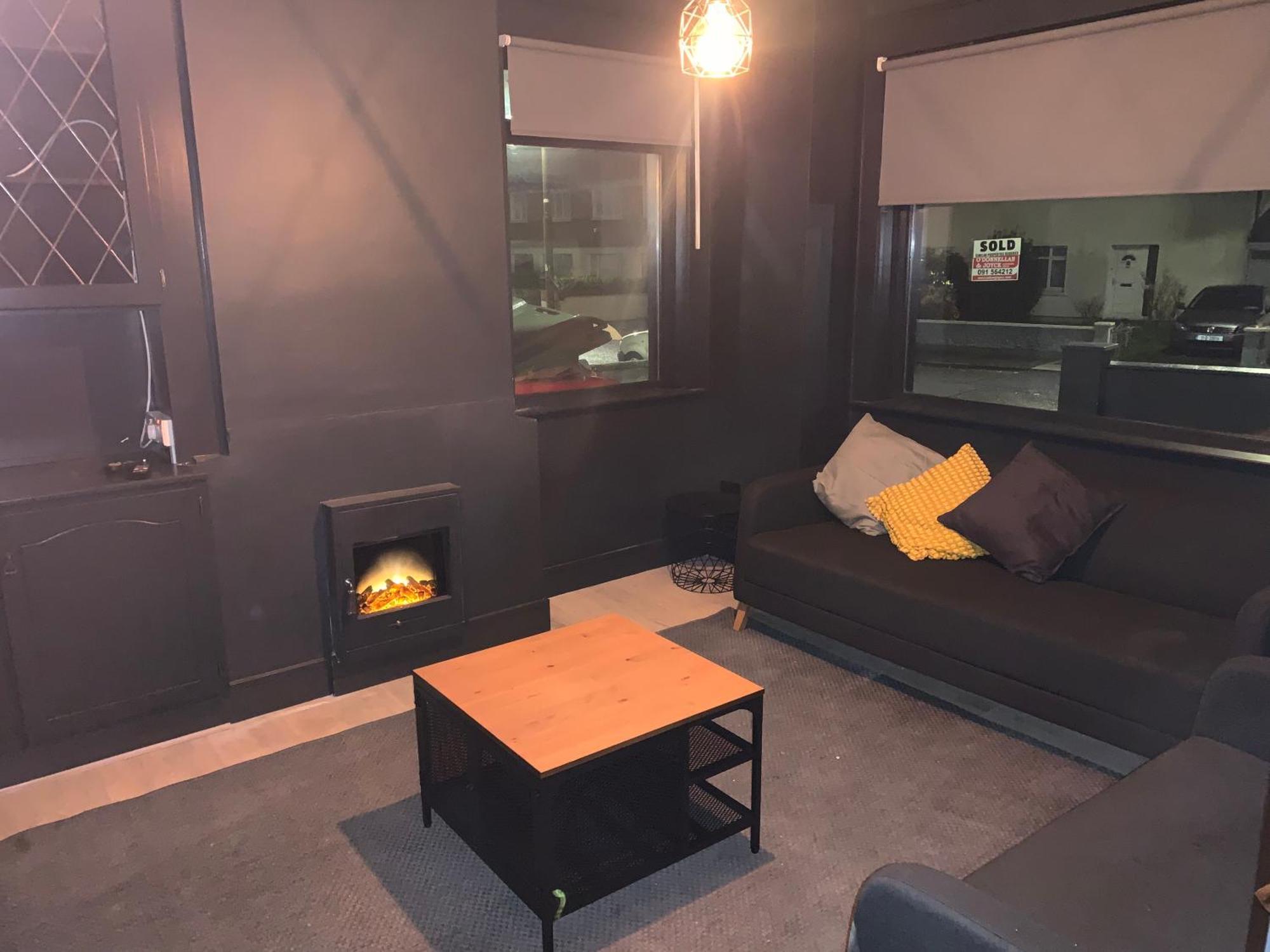 - No 12 -new Boutique - Fully Renovated December 2023 - - 6 Bedrooms - 6 En Suites Free Parking * Galway