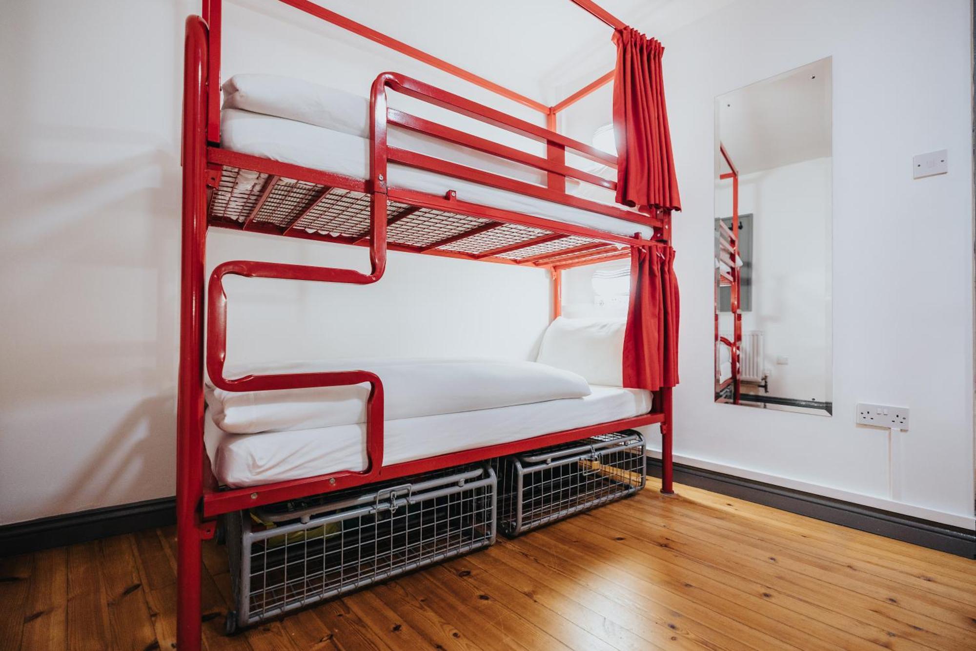 Hostel - Solo Traveller