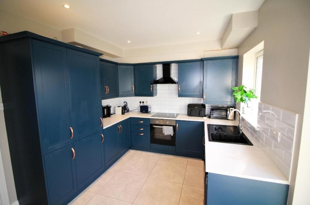 Stylish Spacious 4 Bedroom House Galway