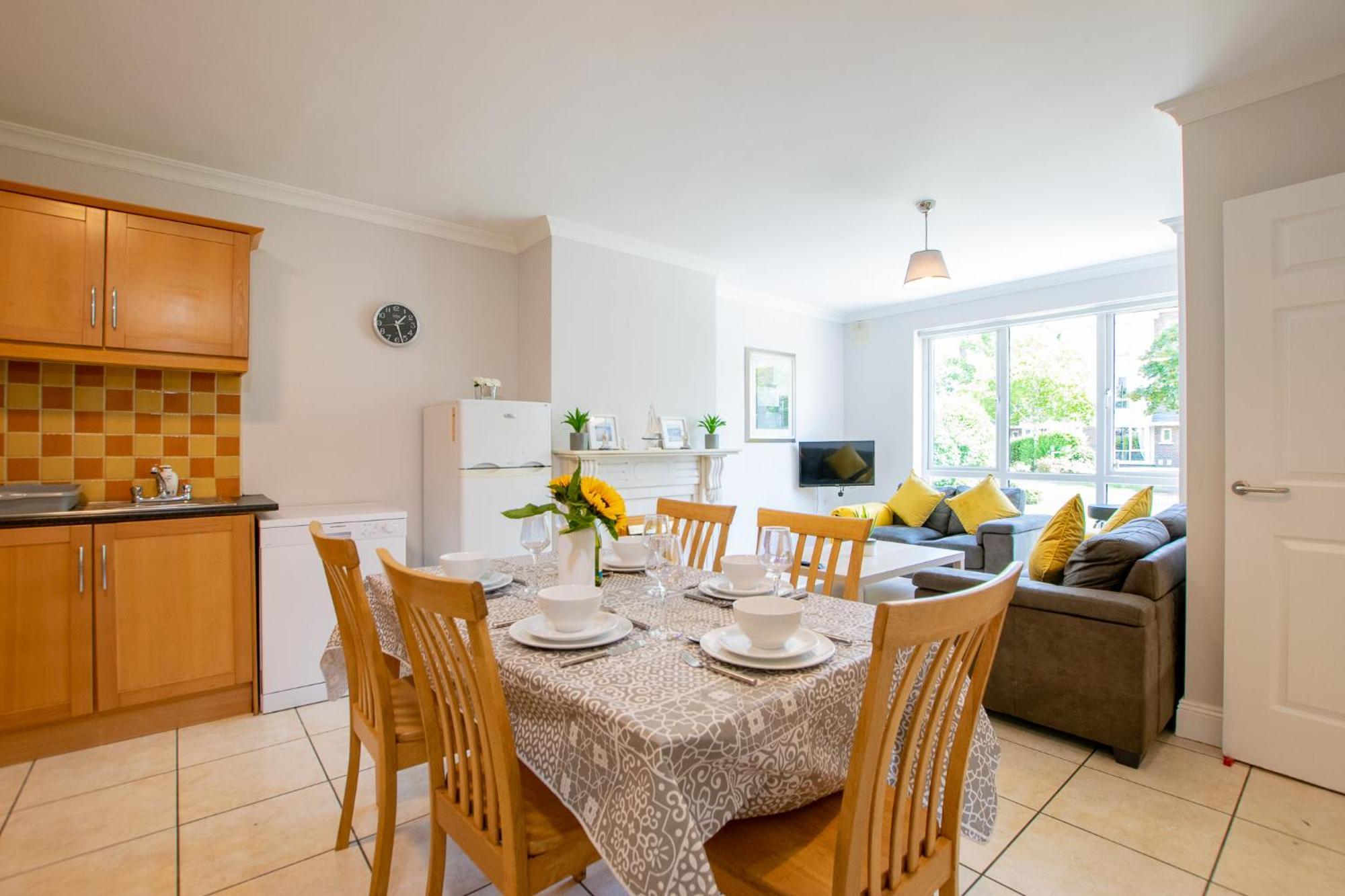 66 - Large Townhouse By Shortstays Holiday home *