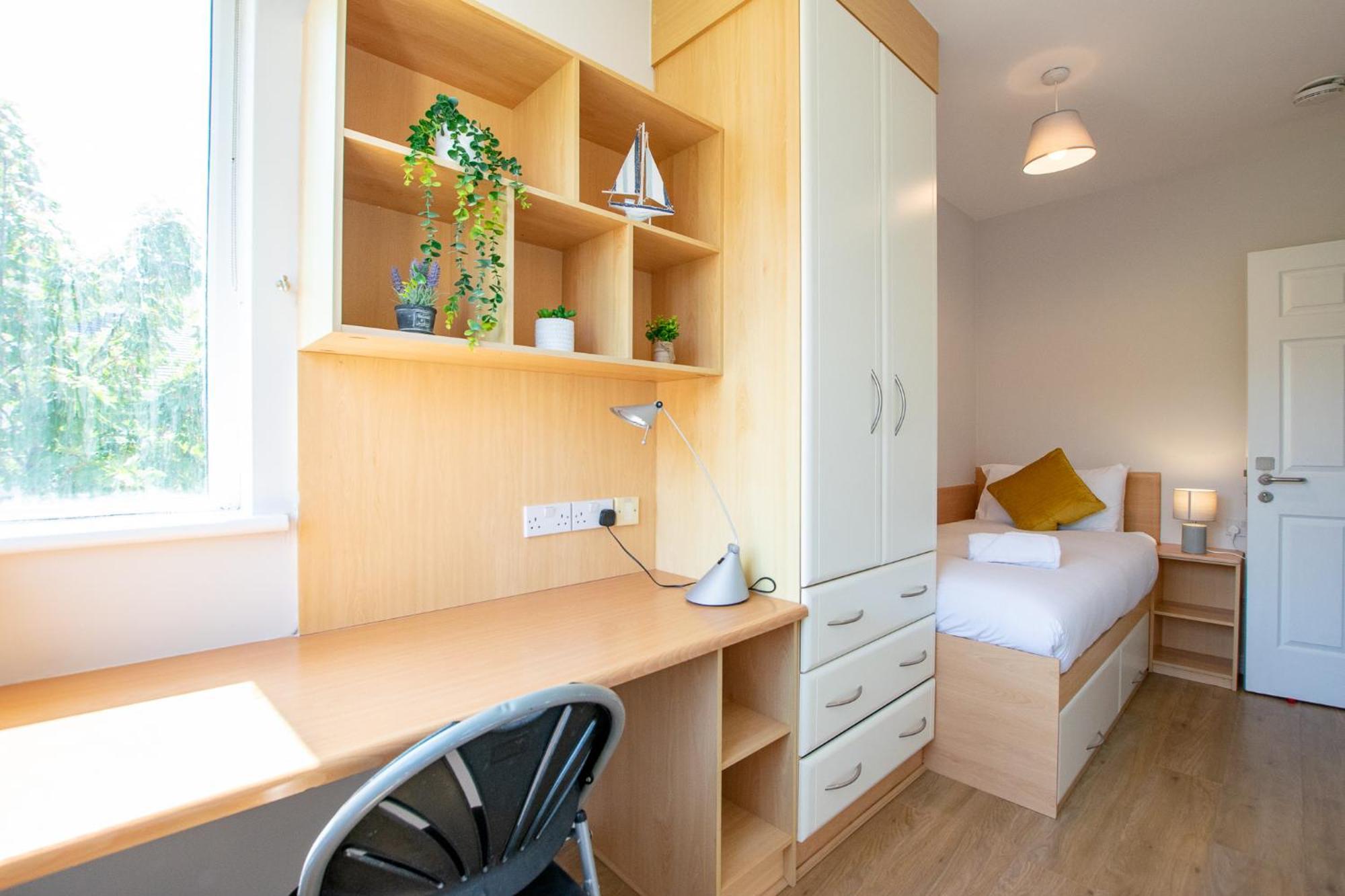 Holiday home 66 - Large Townhouse By Shortstays