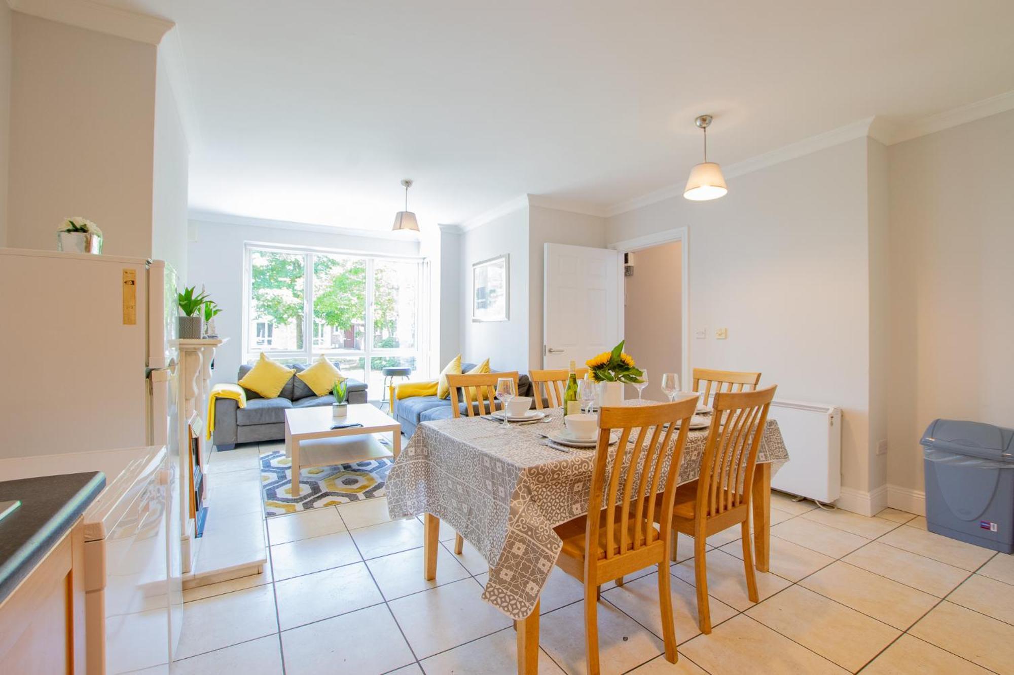 66 - Large Townhouse By Shortstays Holiday home