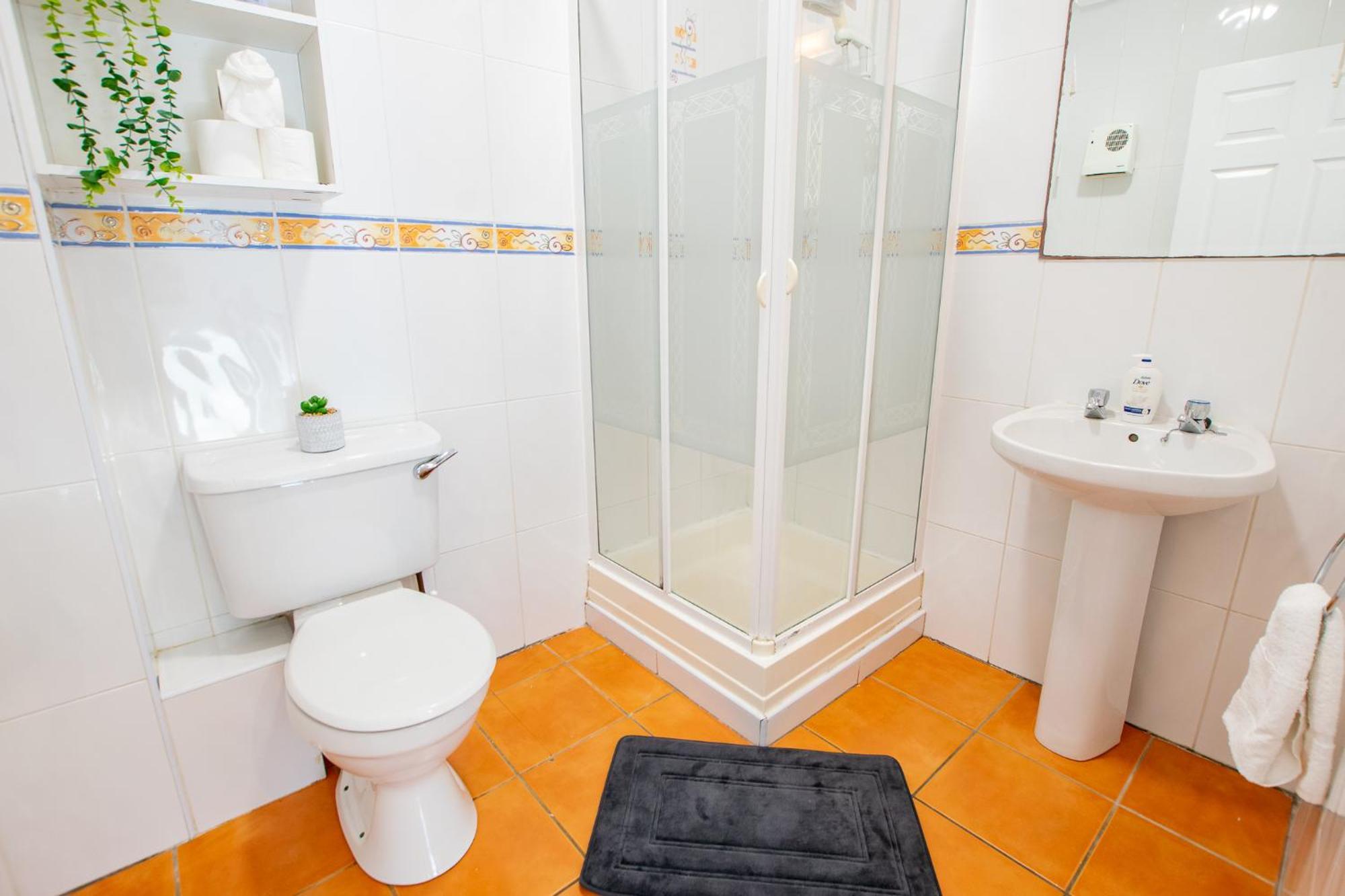 66 - Large Townhouse By Shortstays Holiday home *