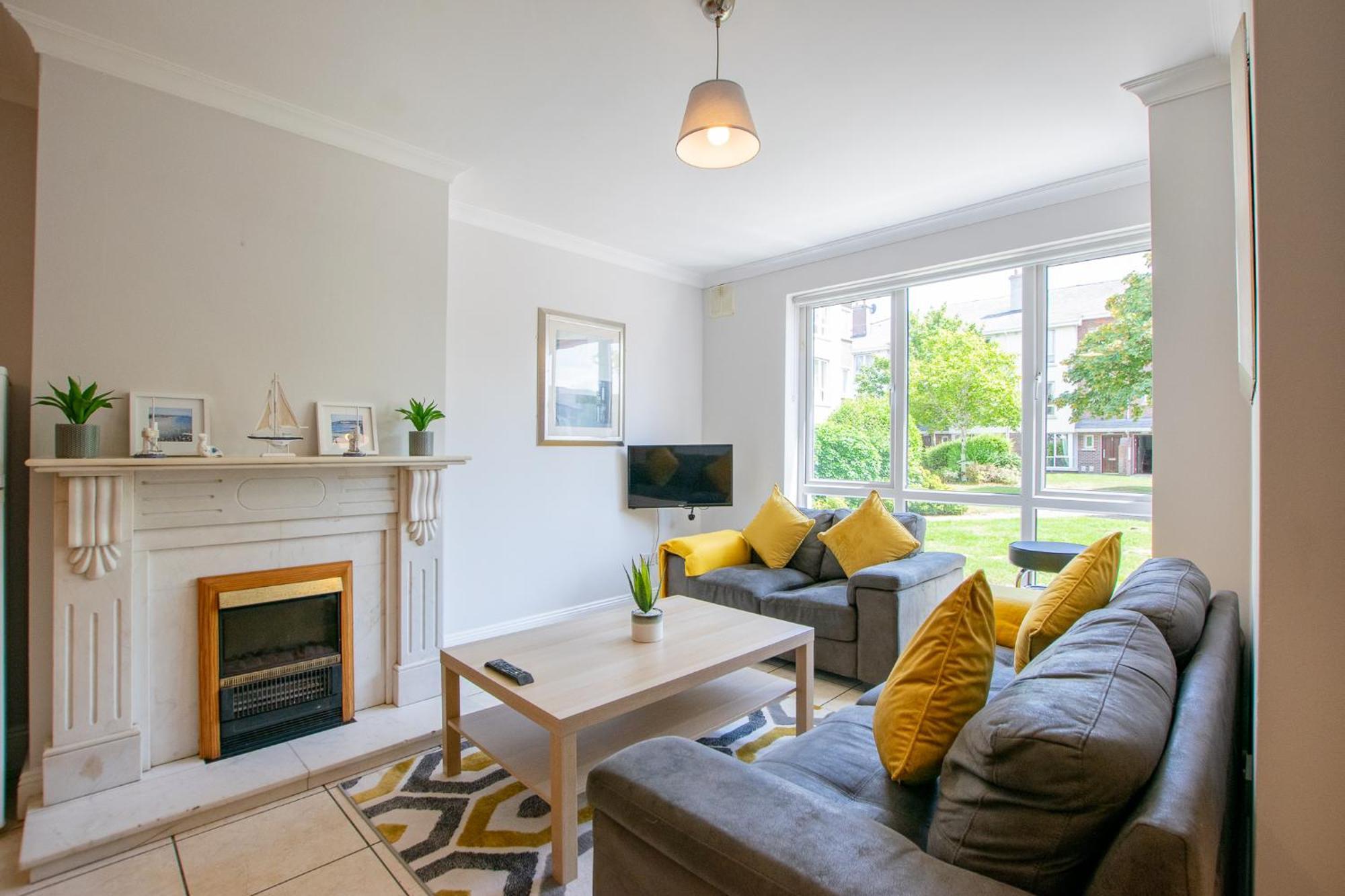66 - Large Townhouse By Shortstays Holiday home Galway