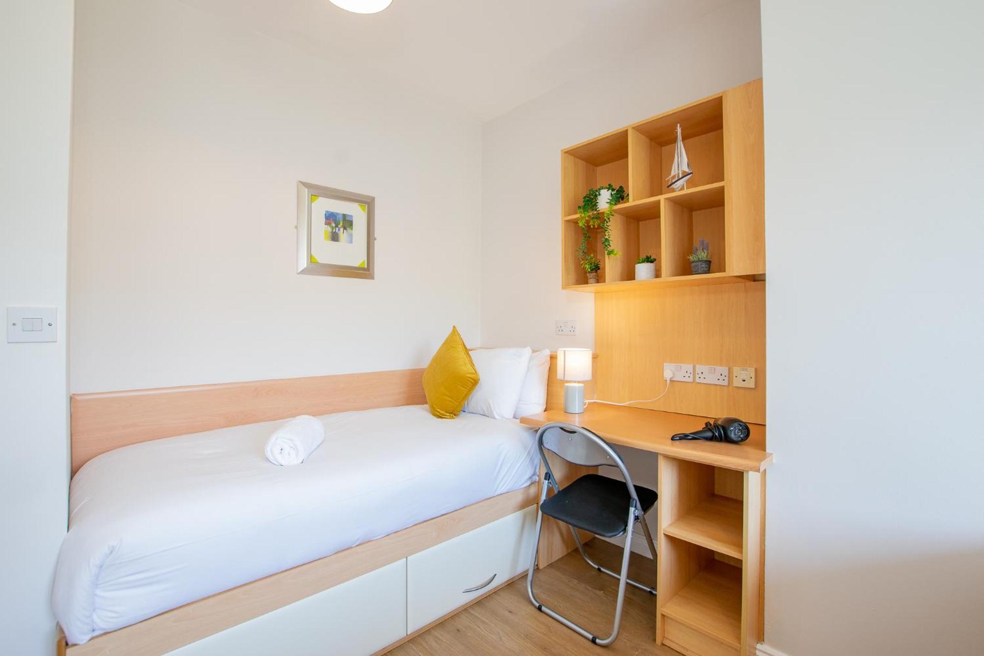 66 - Large Townhouse By Shortstays Galway