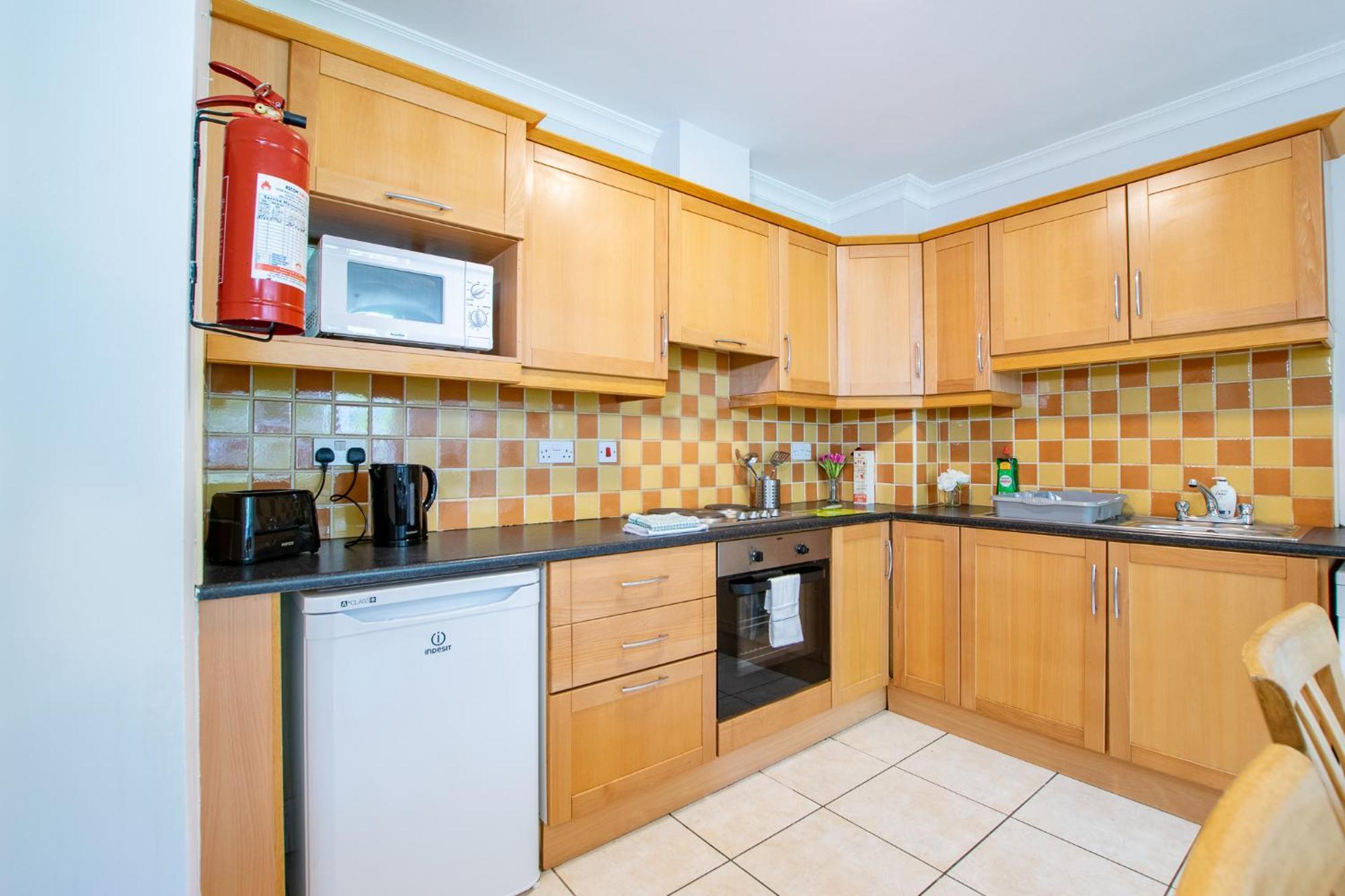 66 - Large Townhouse By Shortstays