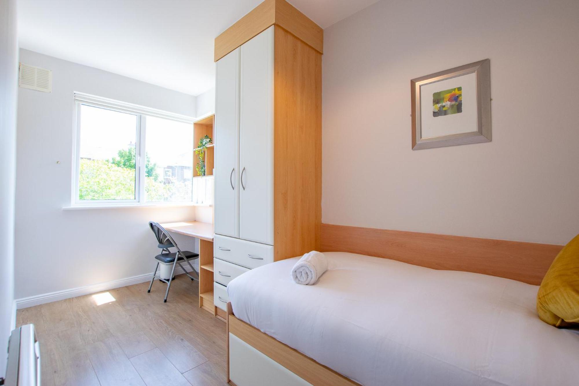 66 - Large Townhouse By Shortstays Galway
