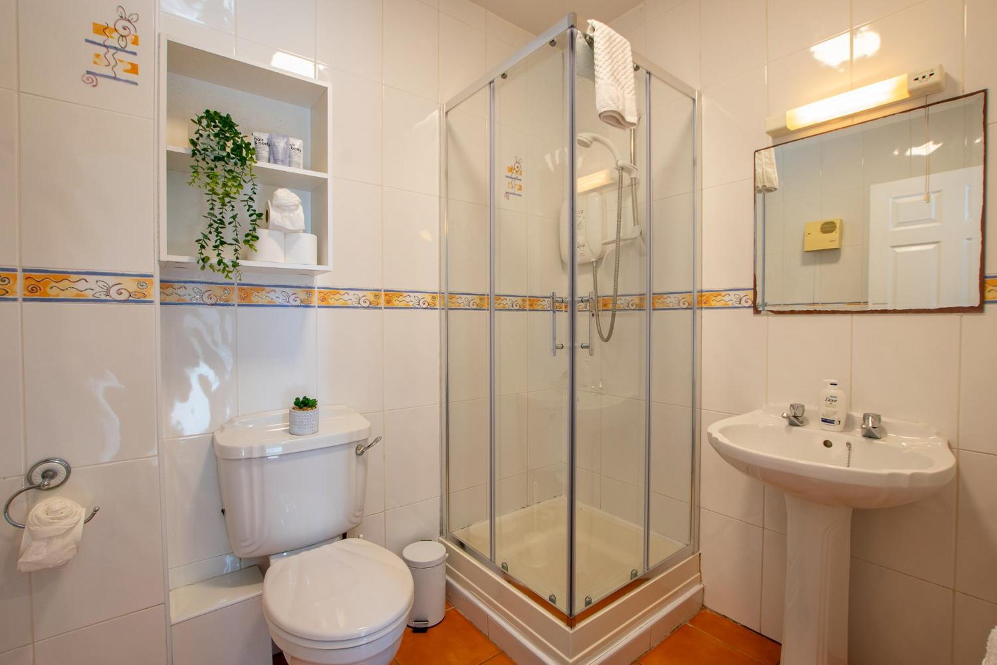 Holiday home 54 - Spacious Townhouse By Shortstays