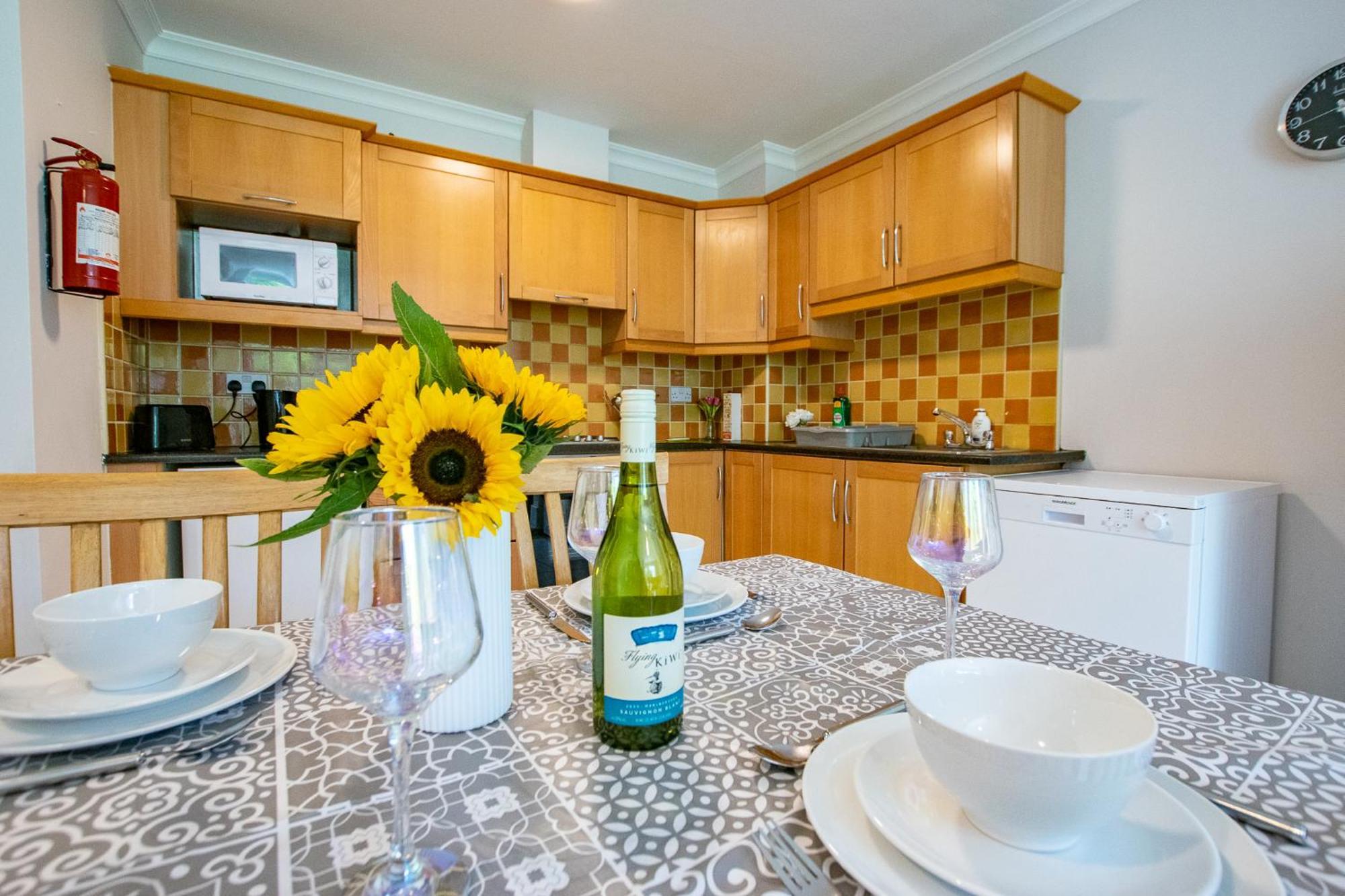 54 - Spacious Townhouse By Shortstays
