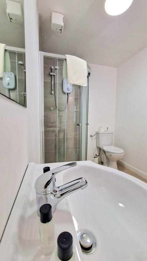 8 Bedroom Townhouse Apartment *
