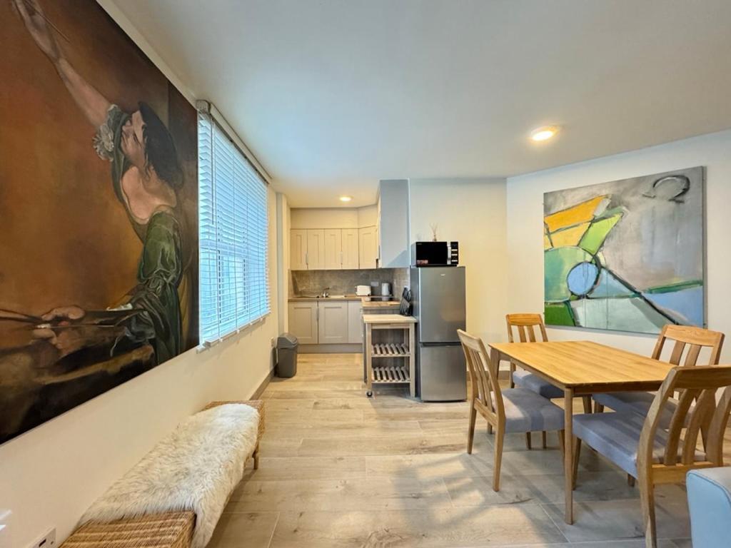 The Art House 7 *