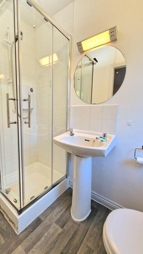 8 Bedroom Townhouse Apartment *