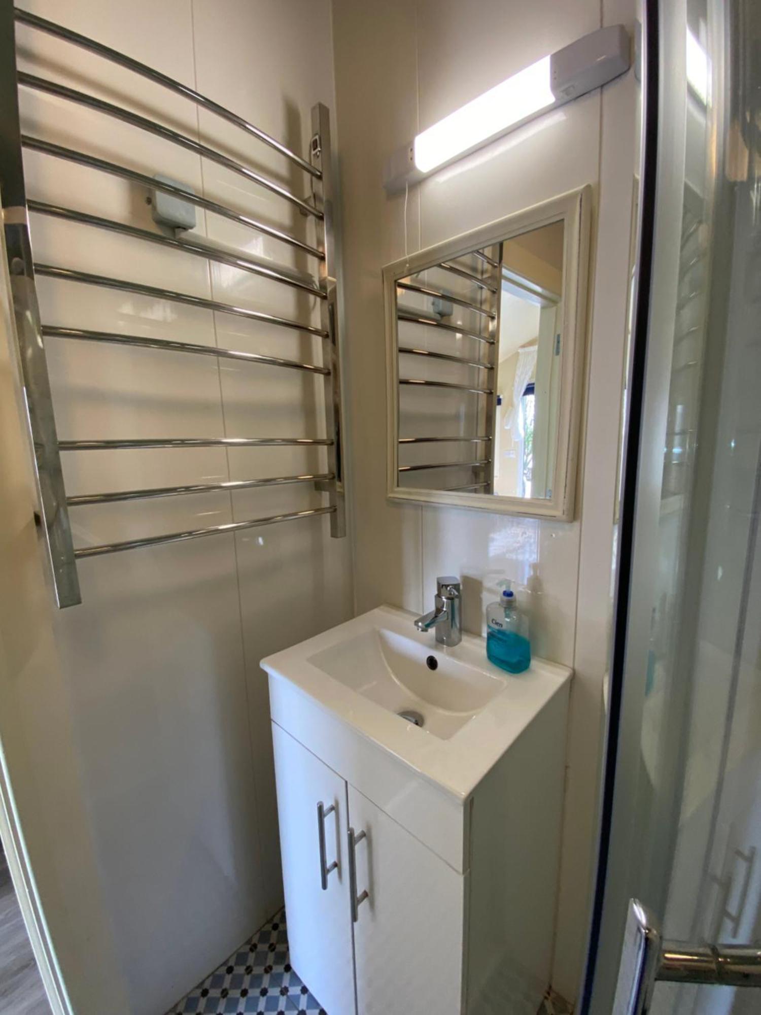 The Cosy Cabin By The Shore Apartment Galway
