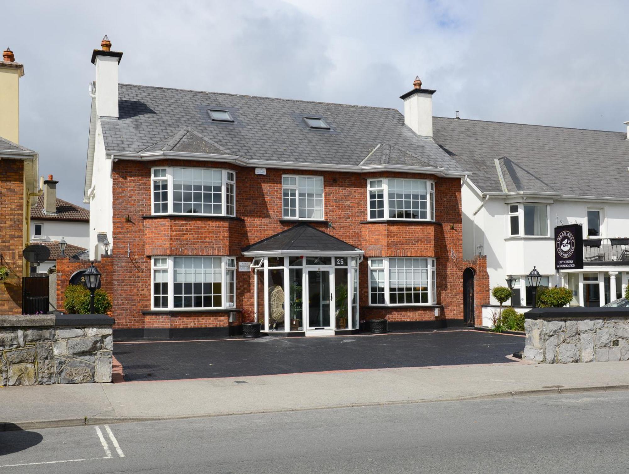 Urban Nest Townhouse Bed & Breakfast 3*